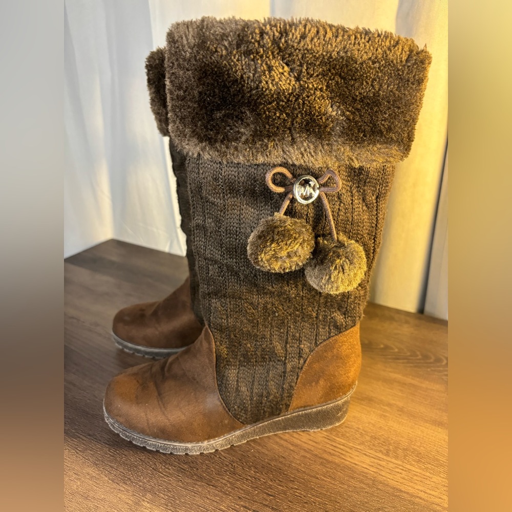 Micheal Kor boots size 5 color brown